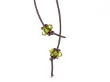 Blumenolive aus Perlen in Olive